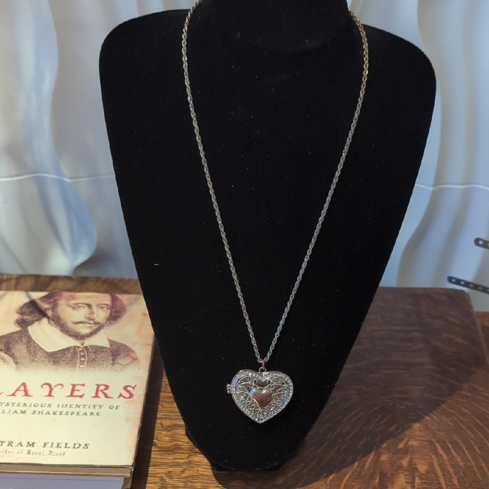 Silver Heart Pendant Necklace Classic Romantic Design